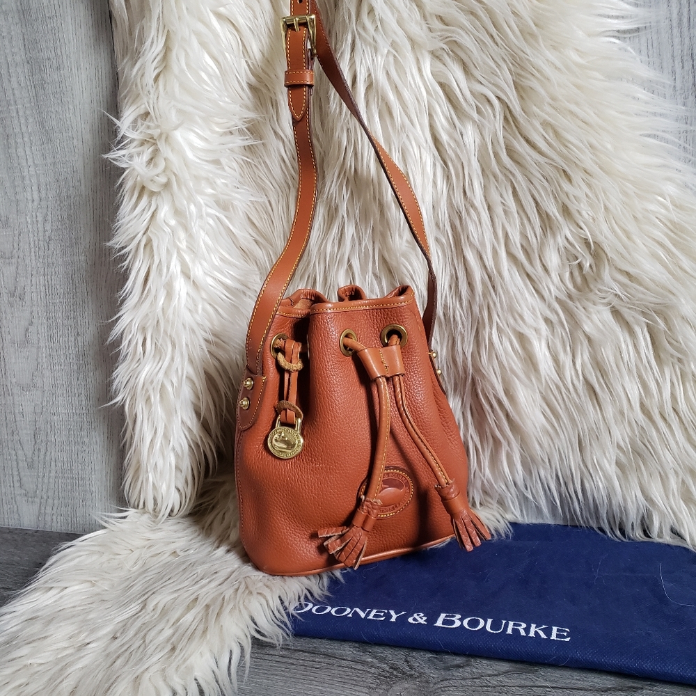 DOONEY & BOURKE - vintage bucket bag